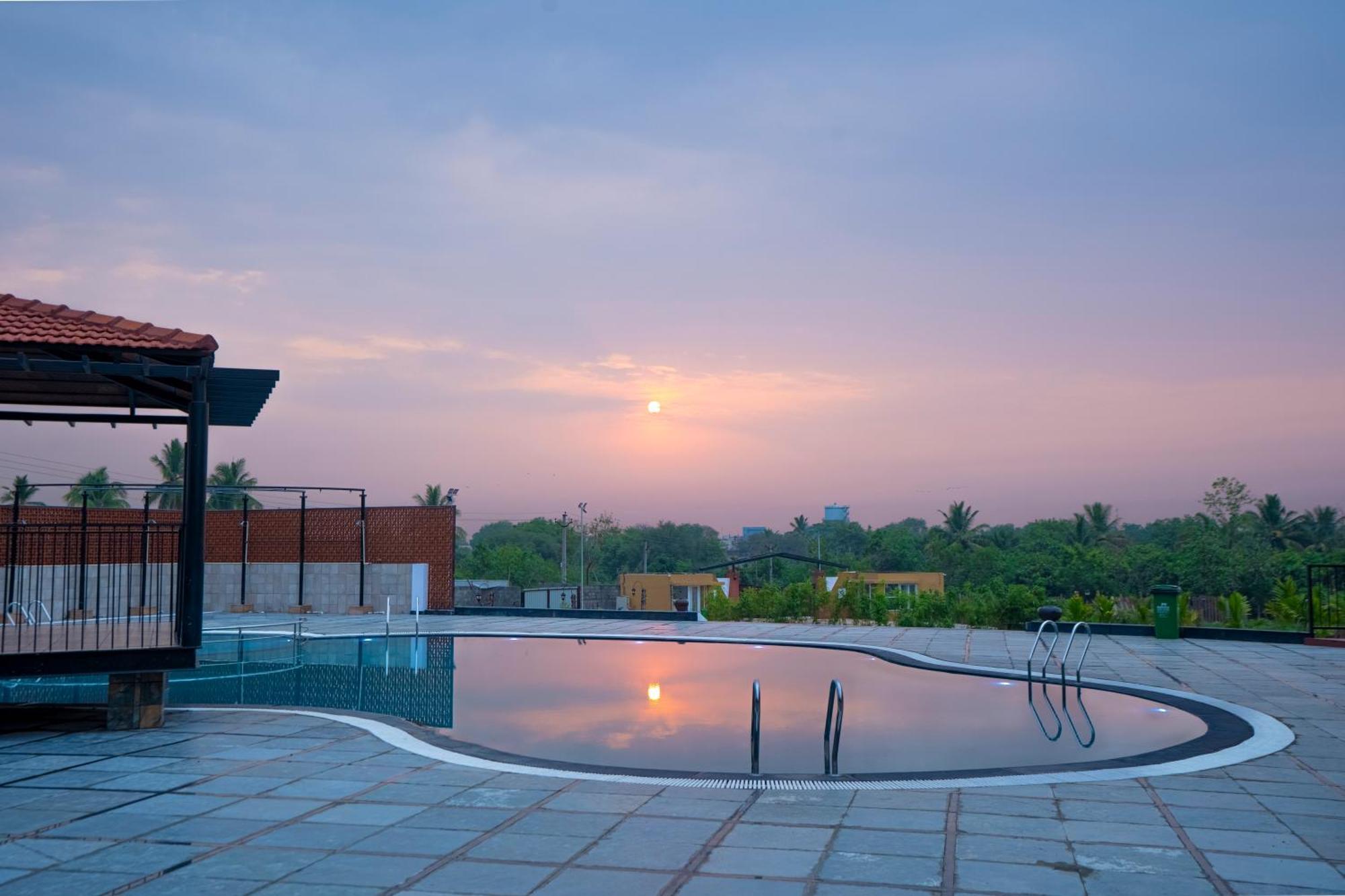 Serene Resort Hyderabad Shamshabad Buitenkant foto