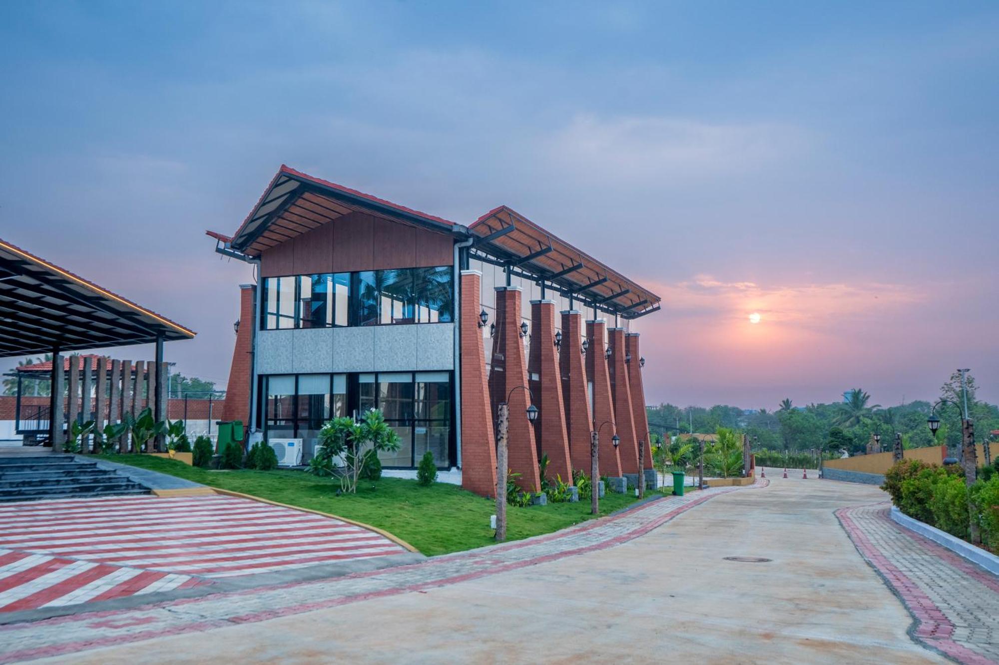 Serene Resort Hyderabad Shamshabad Buitenkant foto