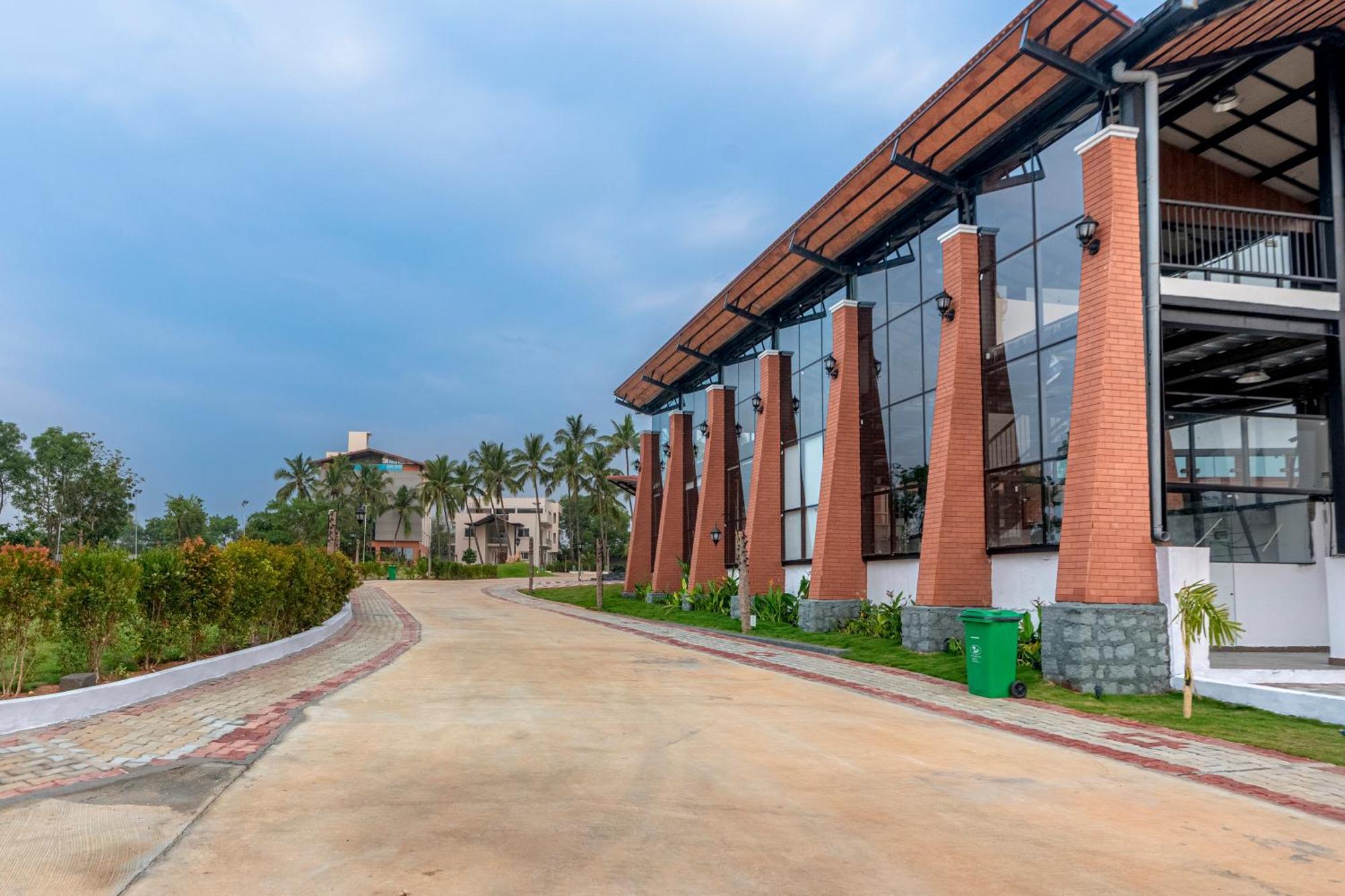 Serene Resort Hyderabad Shamshabad Buitenkant foto